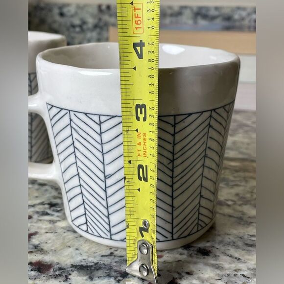 Elizabeth Benotti Handcrafted Ceramic Pottery Mugs with Herringbone Designs - Picture 12 of 14